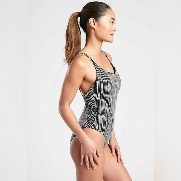 NWT! Athleta Hermosa Printed One Piece Swimsuit - Size Medium 🩵 - Picture 2 of 4